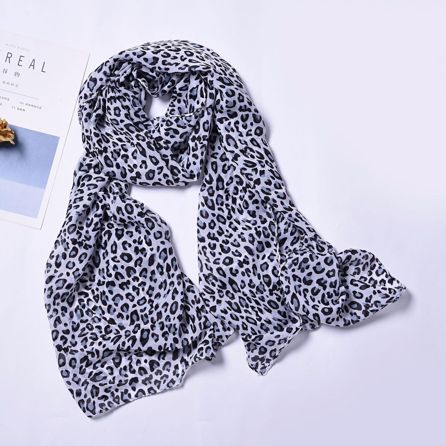 Women's Minimalist Classic Fashion Leopard Print Scarf